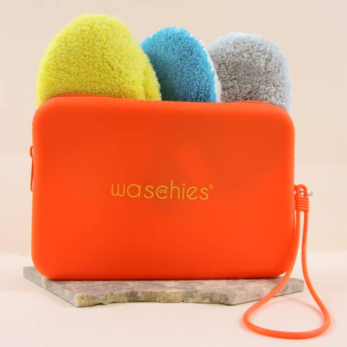 waschies-travel-bag-large-neon-orange-mit-inhalt